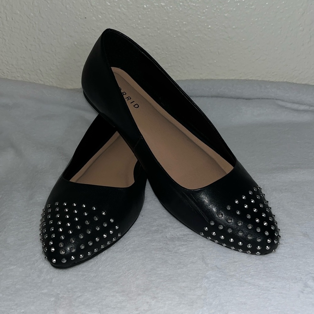 Torrid studded toe black flat 8.5 WW